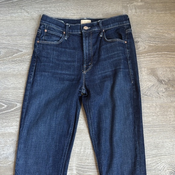 Mother Denim The Cha Cha Fray in Clean Sweep 27 - Picture 4 of 12